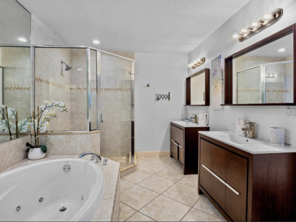 Holmes Beach Vacation Rental with Pool, Spa & Tiki Bar - Anna Maria Island